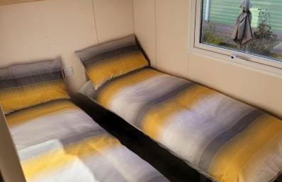 Lovely Static Caravan at Billing Aquadrome - Photo 12