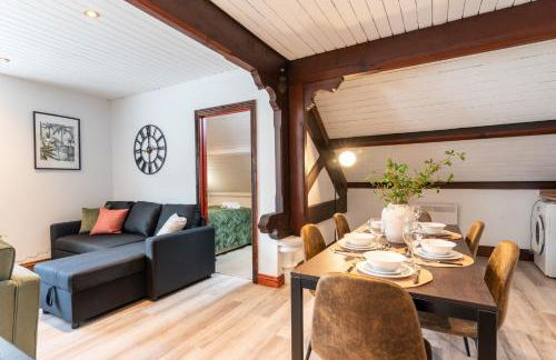 Madison House - Converted Church 5 Bed Pontypool - Photo 14