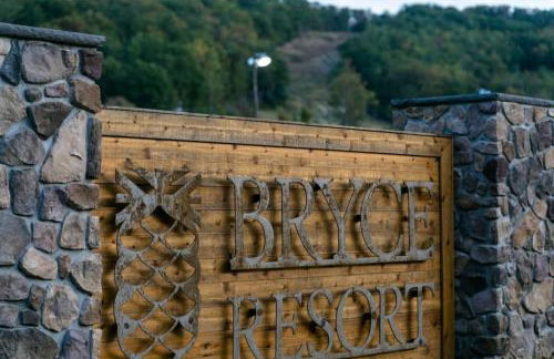 Hot Tub Luxe Retreat • Game Room • Lake • Bryce - Foto 13