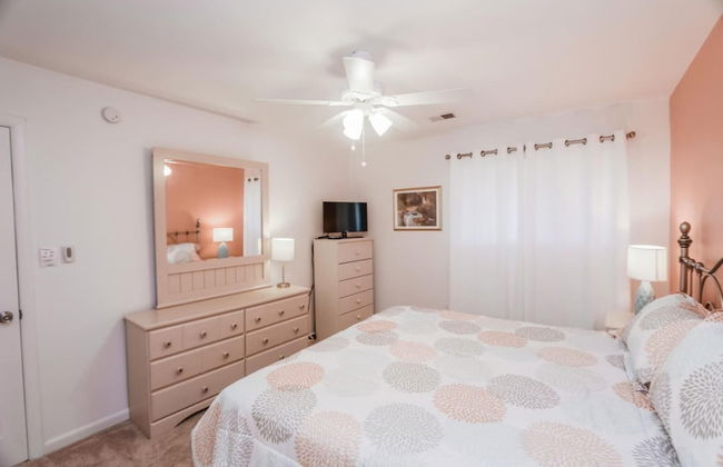 Beautiful Sea Gem - Condo 1 4 mi From Beach w Pool - Foto 5