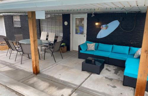 6BR Dream Getaway w Heated Pool & Peaceful Vibe - Photo 3