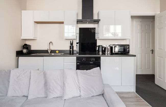 Stunning 2 Bed in Centre of Cheltenham - Photo 21