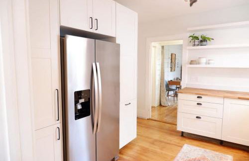 Cozy Blue Door Farmhouse - Photo 13