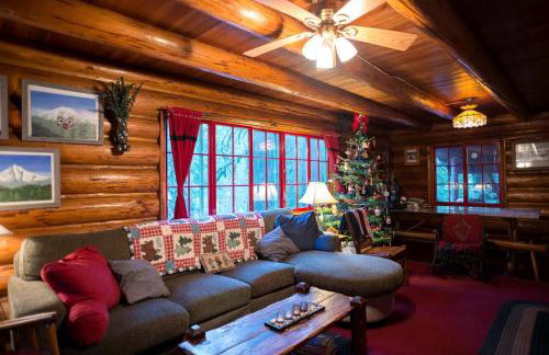 Romantic Log Cabin Rental with Hot Tub near Mount Hood, Oregon - Foto 2
