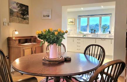 East Wing Cottage - Peaceful Village Retreat with Tennis Court Access - Foto 2