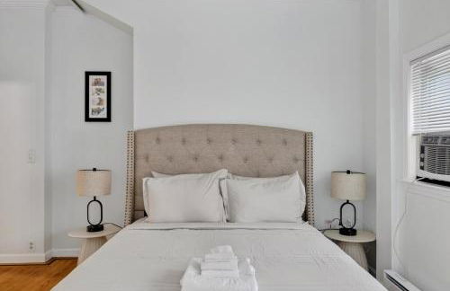 Spacious 2Br home in Malden with AC & heat - Photo 10