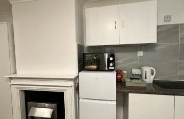 Ashsons Cosy Studio Apartment Free Parking For Car or Small Van Only - Photo 5