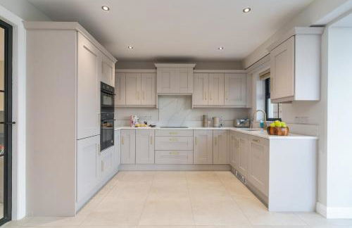 Modern Entire Home steps from the Train Station - Foto 19