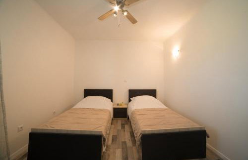 Villa Maslina with private pool on quiet location - by TA Leut Agency - Foto 12