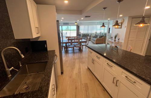 LICENSED MGR - MODERN OCEANFRONT CONDO! BEAUTIFUL OCEAN VIEWS! BEACH RESORT! 2 KING BEDs! - Foto 7