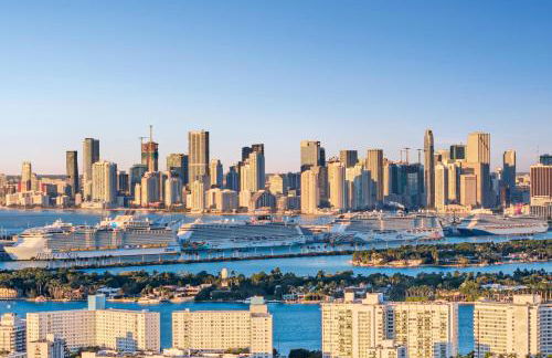 Crown Jewel of Ocean Drive- 2 story Penthouse, 4 Bedrooms & Private rooftop spa - Foto 6