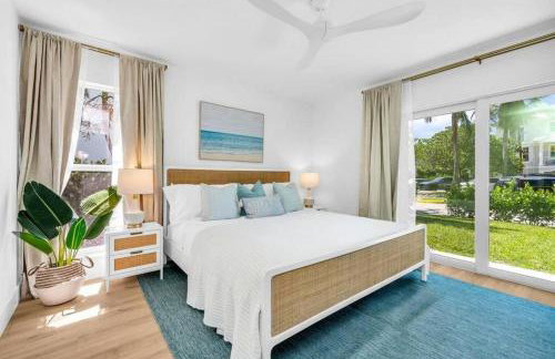 Lux Beachside 2nd Floor Condo 3 Steps to the Beach! - Foto 4