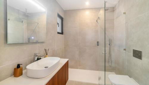 WHome Surf & Relax Coastal Apartment in Ericeira - Foto 3, Shower