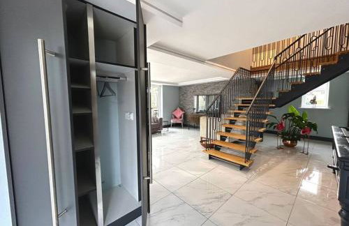 Moonsticks, Modern & Well Presented 5 Bed House - Foto 16