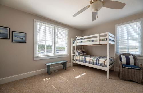 Sawyers Lodge - Historic Soundfront Home, Pool, Hot Tub, Boat Launch, Kayaks, Pets OK, Flex Stays - Foto 29