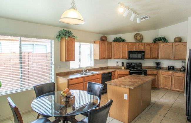 Near Great Shopping & Dining! Pool Table & Games! - Foto 12