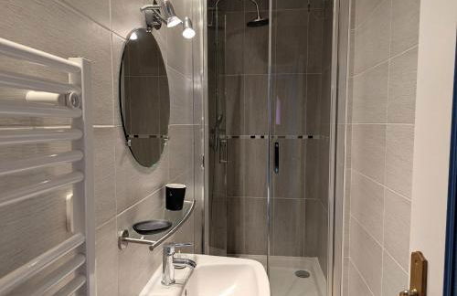 Maison cosy à Sully-sur-Loire, 5 chambres, terrasse, parking, draps et chauffage inclus - FR-1-590-220 - Photo 12