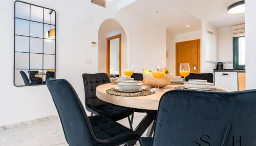 Elegant 2 Bed 2 Bath Apartment, Pool, Views, Parking - Foto 2