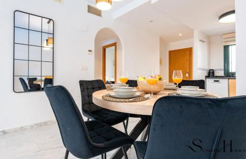 Elegant 2 Bed 2 Bath Apartment, Pool, Views, Parking - Foto 2