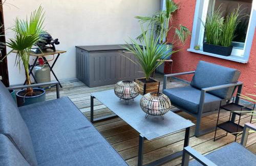 FeWo mit 3 SZ, direkte Innenstadtlage, Südterrasse, Parkplatz auf dem eigenem Privatgrundstück, 2x E-Bike und E-Autoladesäule inklusive, Konzertkirche, Schauspielhaus, FH, Jahnsportforum sowie der Tollensesee sind fußläufig in ein paar Minuten erreichbar - Foto 14