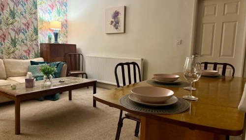 The Lily•Central Beeston•Private Apartment•SmartTV•Free Wi-Fi•Tram• - Foto 3