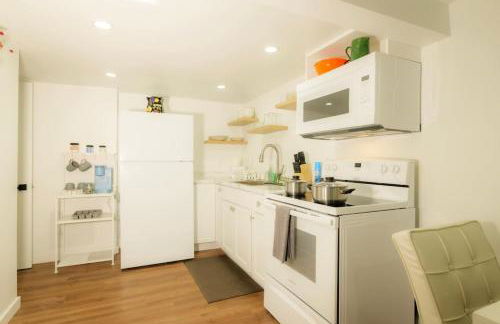 The Minimalist Escape - Modern 1BD in the Heights - Foto 36