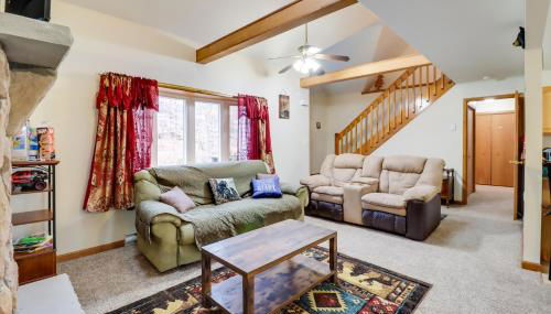 Private Hot Tub and Lake Access Poconos Escape! - Foto 5