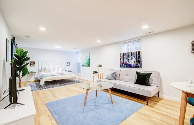 Private Studio in Serene DC Neighborhood - Photo 15