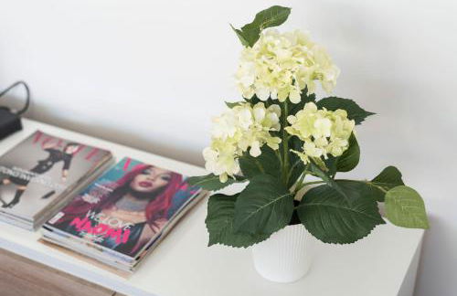 LovelyStay - Casas Brancas - Modern Apartment with Balcony & free private parking - Foto 15