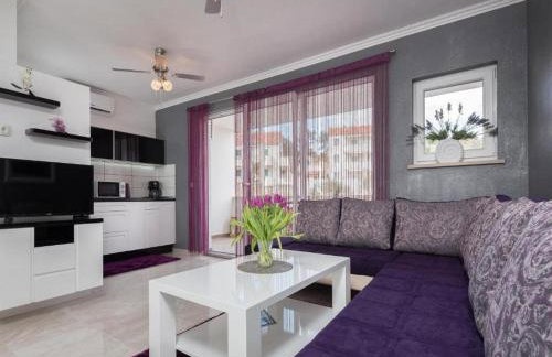 La Perla Apartments - Photo 28