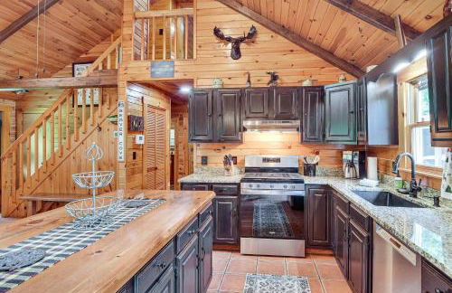 Woodsy Beaver Cove Cabin with Deck and Fire Pit! - Foto 8