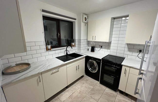 Impeccable 2-bed Apartment in Grays, London - Photo 19