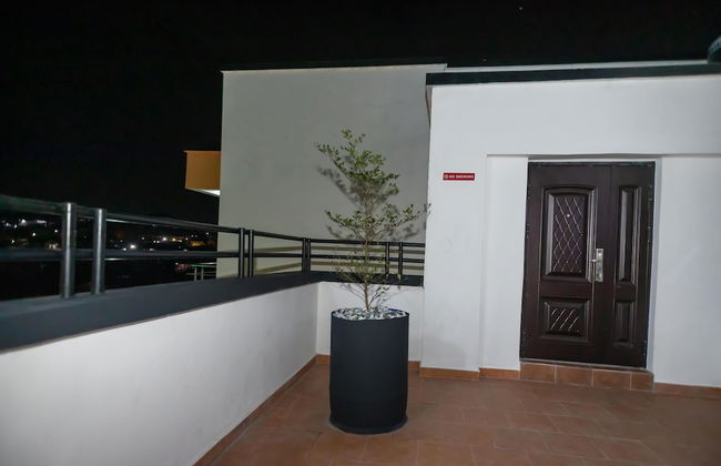 Executive Three Bedroom Furnished Apartment - Foto 9