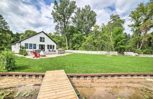 Newly Built Gilletts Lake Gem: Dock & Hot Tub - Photo 1