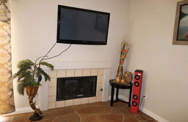 Palm Springs Vacation Home - Photo 5