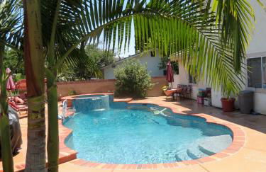 Elegant private studio with private entrance and pool access - Foto 20