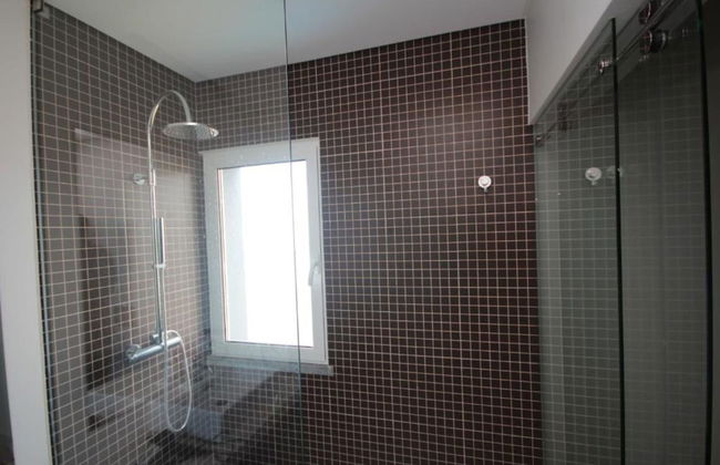 Farious Villa - Photo 16