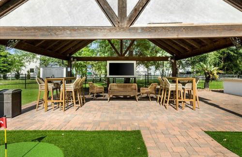 The LUX at West Event & Stay, Pool, Golf & Pickle - Foto 7