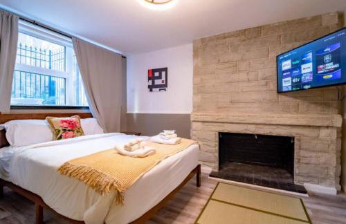 Gold Coast 2BR Suite Near Oak Street - Photo 1