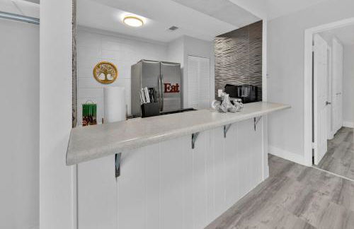 240 Queen Bed, 3 Pools, 80in TV - Foto 28