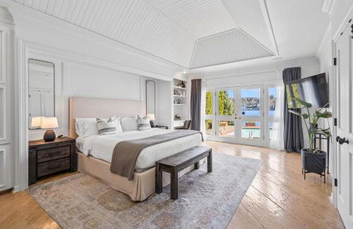 Stunning Waterfront Mansion with Pool and Hottub - Foto 4