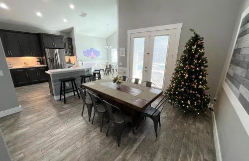 Gorgeous Modern 6BR South Facing Private Pool Hot Tub BBQ Theater 2 Miles Disney - Foto 54