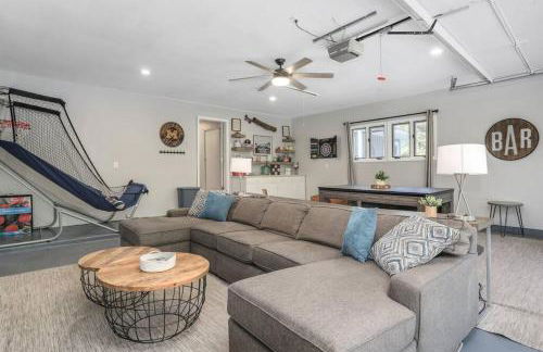 Lakefront Luxury with Private Beach, Sleeps 14 - Foto 30