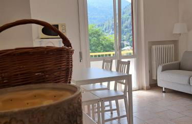 Dinky's apartment with a balcony overlooking the woods - Foto 6