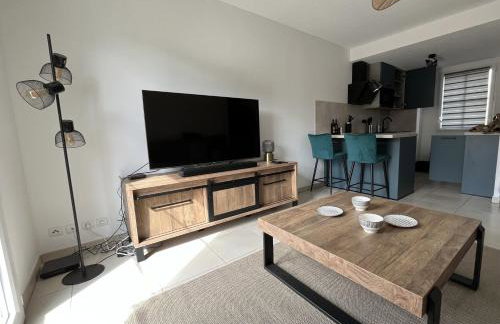 Charmant T2 rénové avec balcon, proche plage et commerces - Foto 3