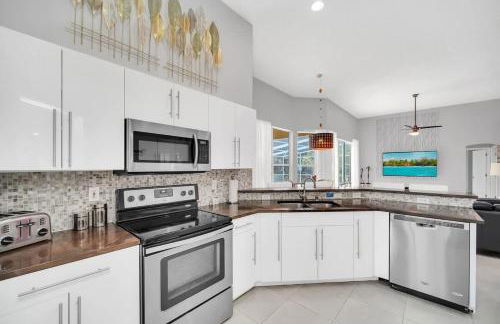 New 5 bedroom Disney Sanctuary - Photo 21