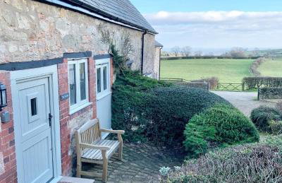 The Stables at Pentregaer Ucha, tennis court & lake - Foto 8