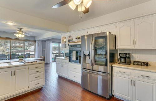 Lakefront Home with Dock and Decks in Gravois Mills! - Foto 10