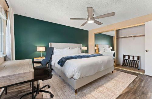 Family 4BR Home with Patio by Willowcreek Park - Foto 27