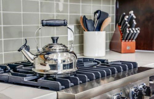 Lumber Barons Detroit Brush Park Penthouse 3BR 2 Kings 1 Queen 2 Baths 1 Car Garage - Photo 32